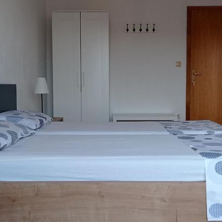 Studio Apartment With Balcony Trogir Exteriör bild