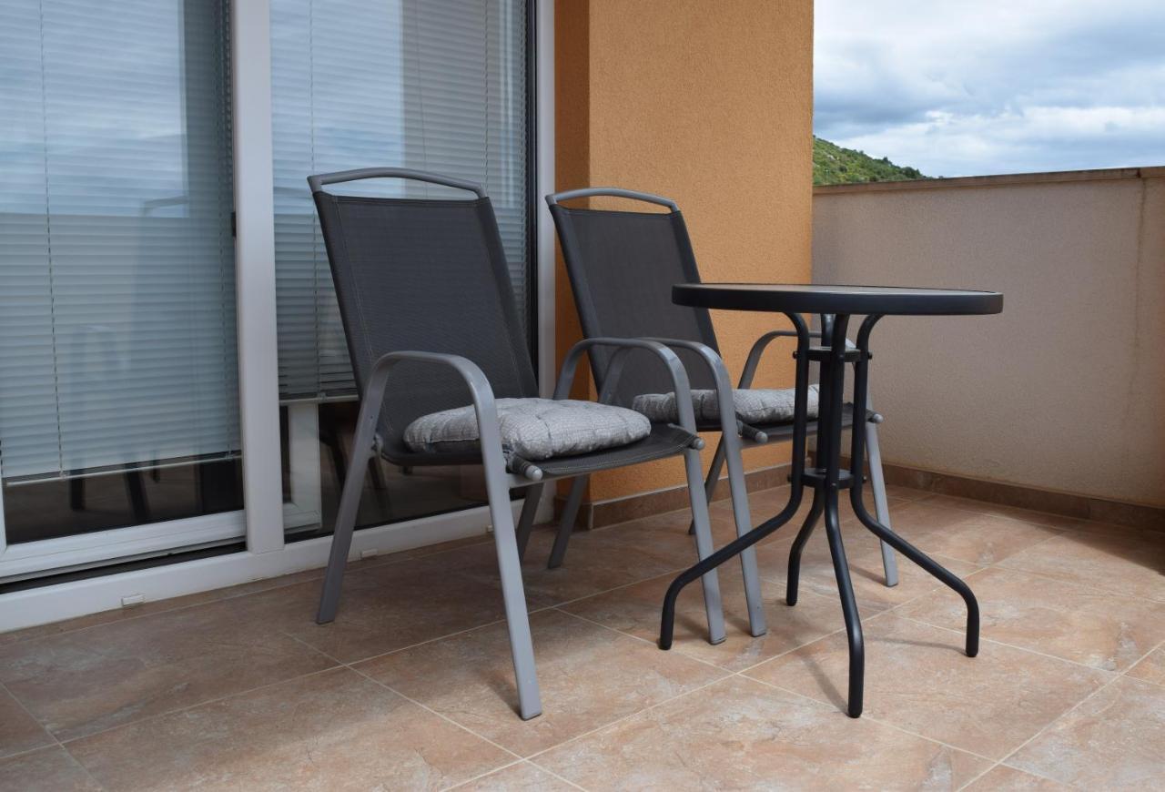 Studio Apartment With Balcony Trogir Exteriör bild
