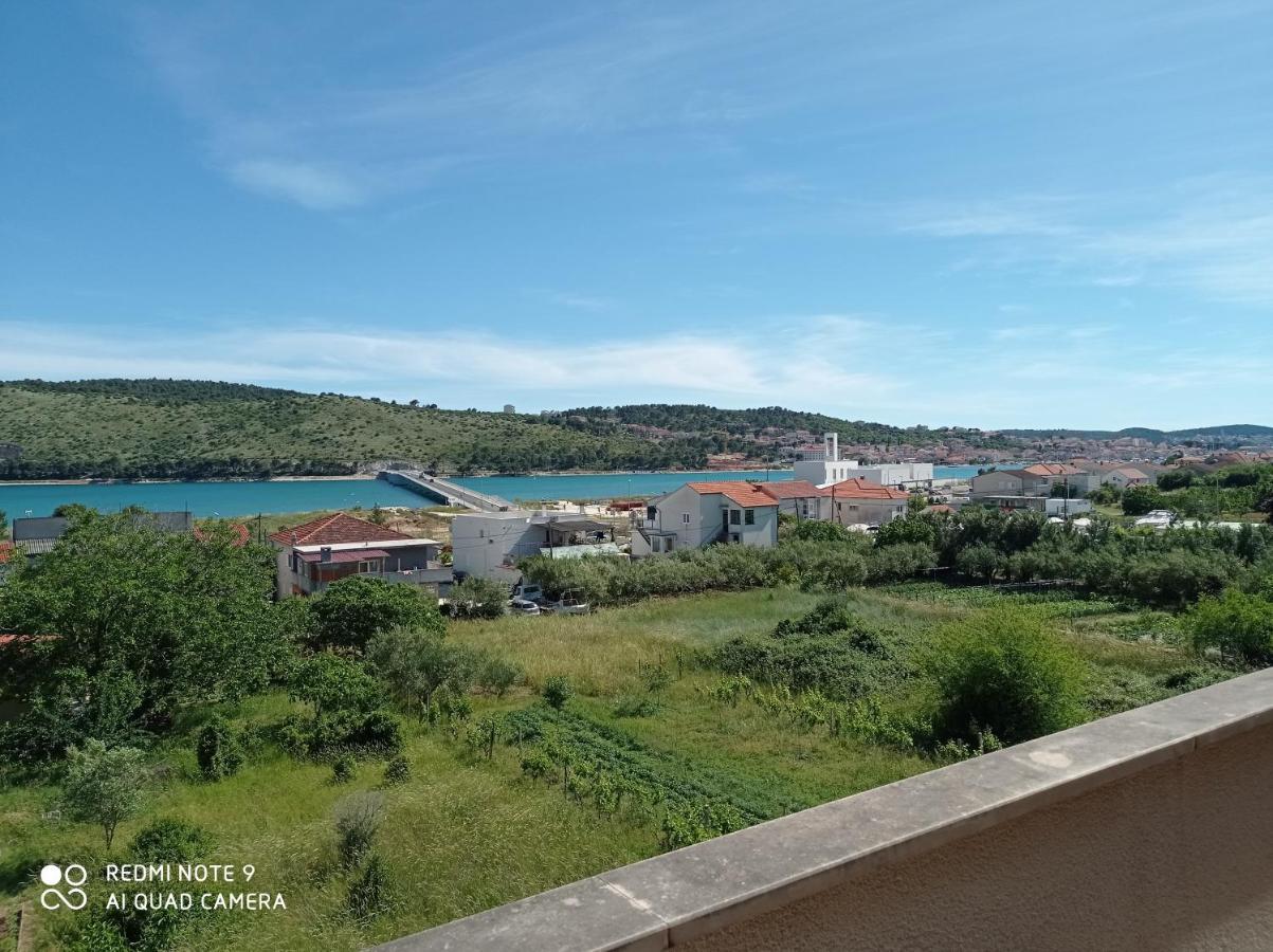 Studio Apartment With Balcony Trogir Exteriör bild