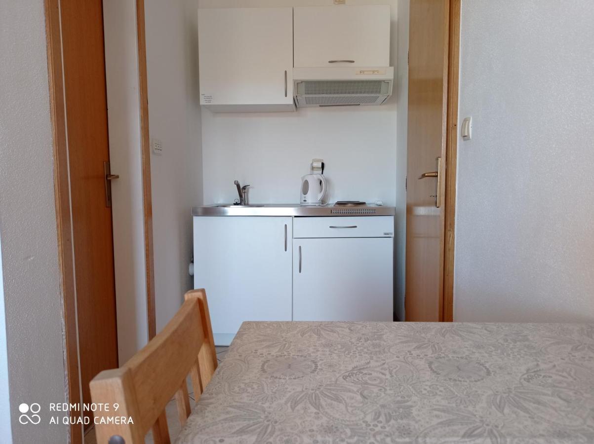 Studio Apartment With Balcony Trogir Exteriör bild