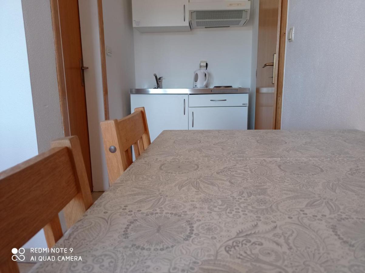 Studio Apartment With Balcony Trogir Exteriör bild