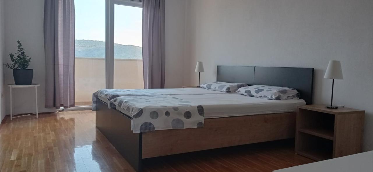 Studio Apartment With Balcony Trogir Exteriör bild